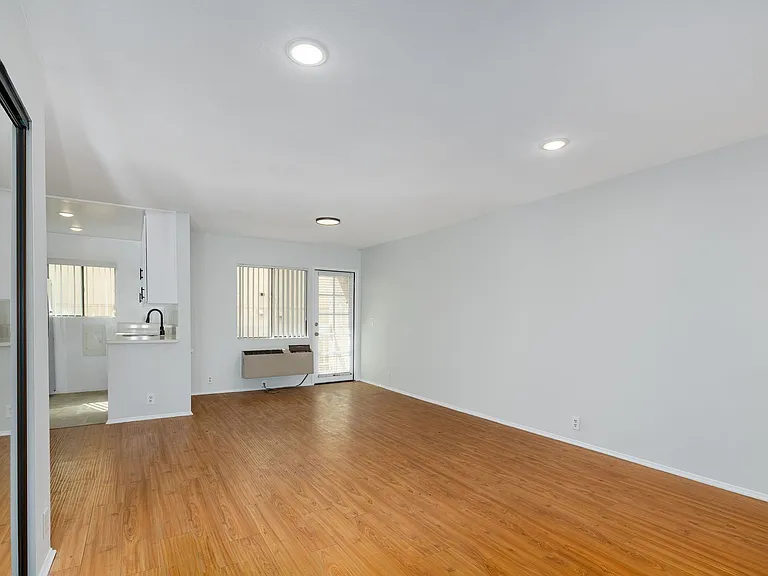 132 Clark Dr — Photo 20