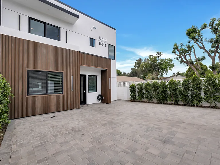 16510 San Fernando Mission Blvd — Photo 23
