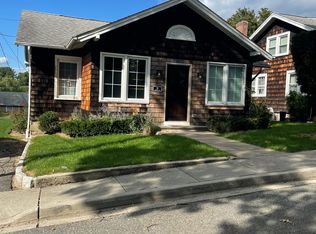 39 Hillside Ave, Glenwood Landing, NY 11547