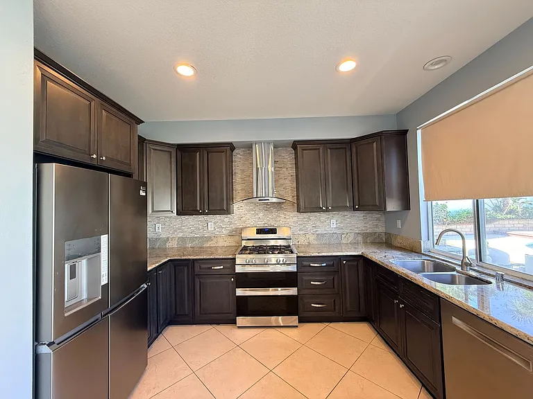 768 Valdosta Cir — Photo 10
