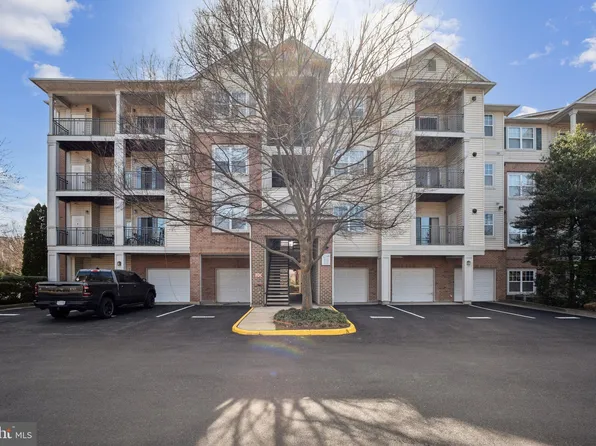 12148 Garden Grove Cir Unit 204, Fairfax, VA 22030