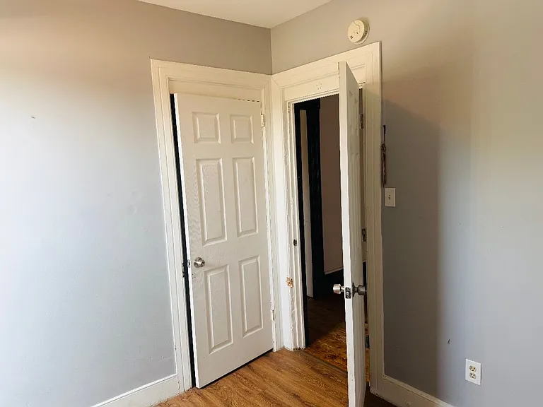 3275 6th Ave — Photo 5