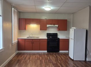 31 1/2 1st St #1, Riverside, IA 52327