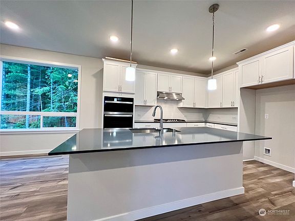 4th image of 1404 NW Swenson Court #27