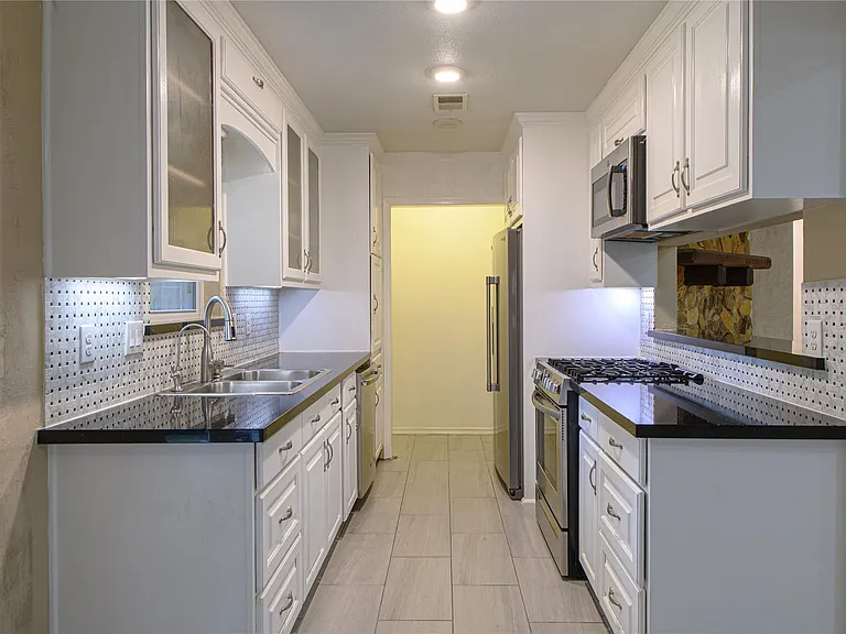 4110 Garden Springs Dr — Photo 6