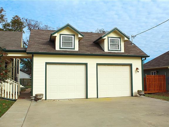 3rd image of 1511 S Travis St