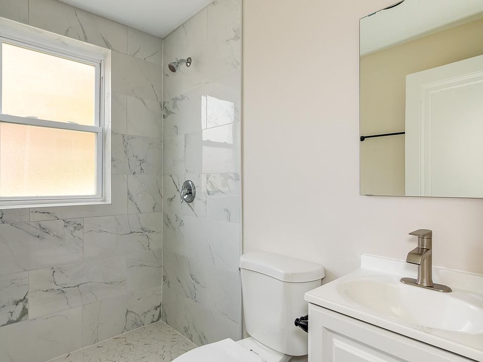 1st image of 4963 Winona Ave #1W