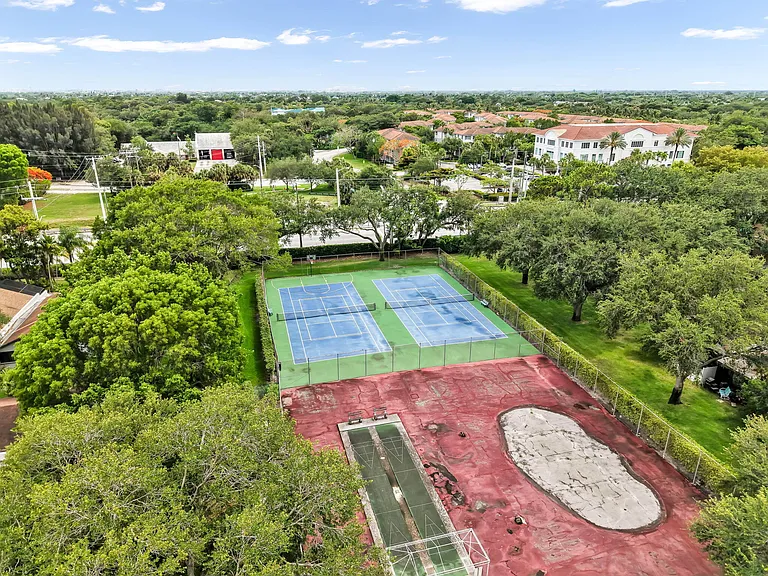 4335 Palm Forest Dr N — Photo 37