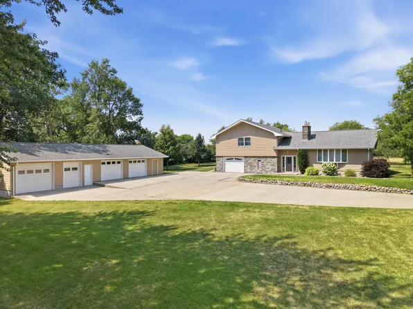 203 3rd St, Armour, SD 57313