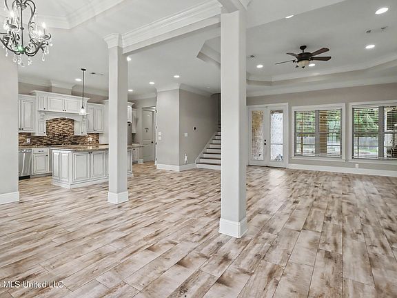 3rd image of 3408 Oakleigh Cir