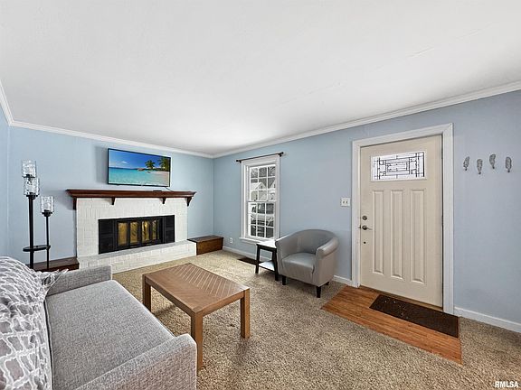 5th image of 1014 E Elmhurst Ave