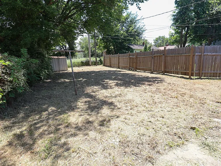 353 S Zunis Ave Duplex — Photo 18