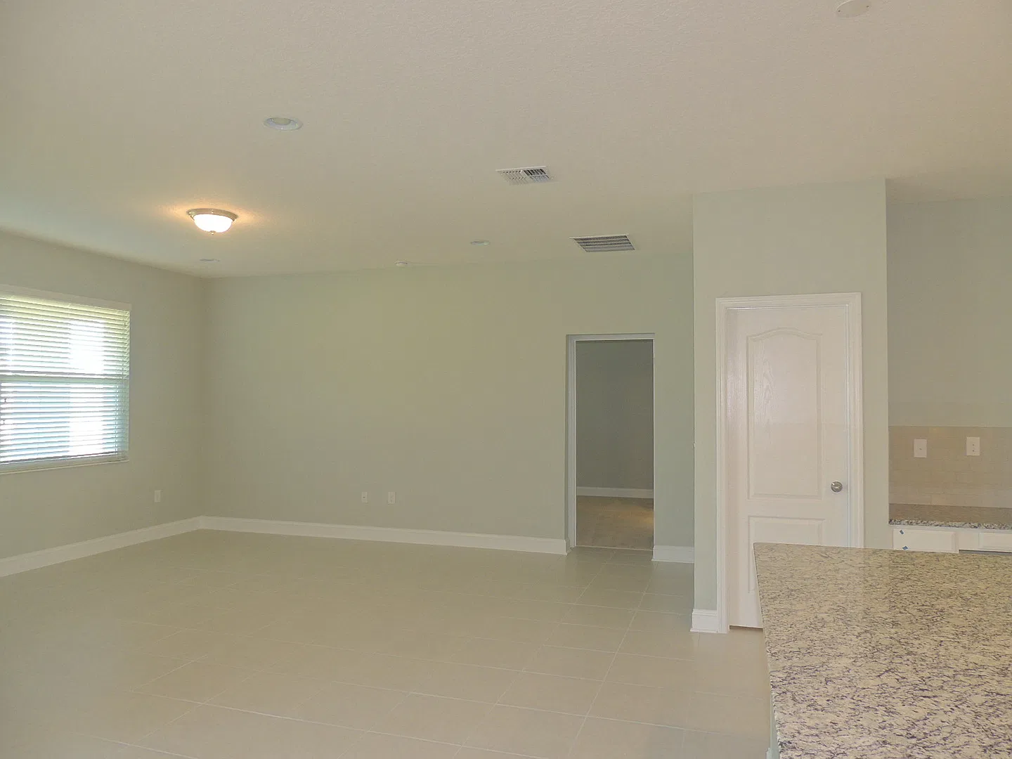 3 bed, 2.0 bath, 1912 sqft, $2,800 — Photo 3