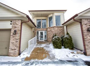 1414 Sunnyridge Rd, Pewaukee, WI 53072