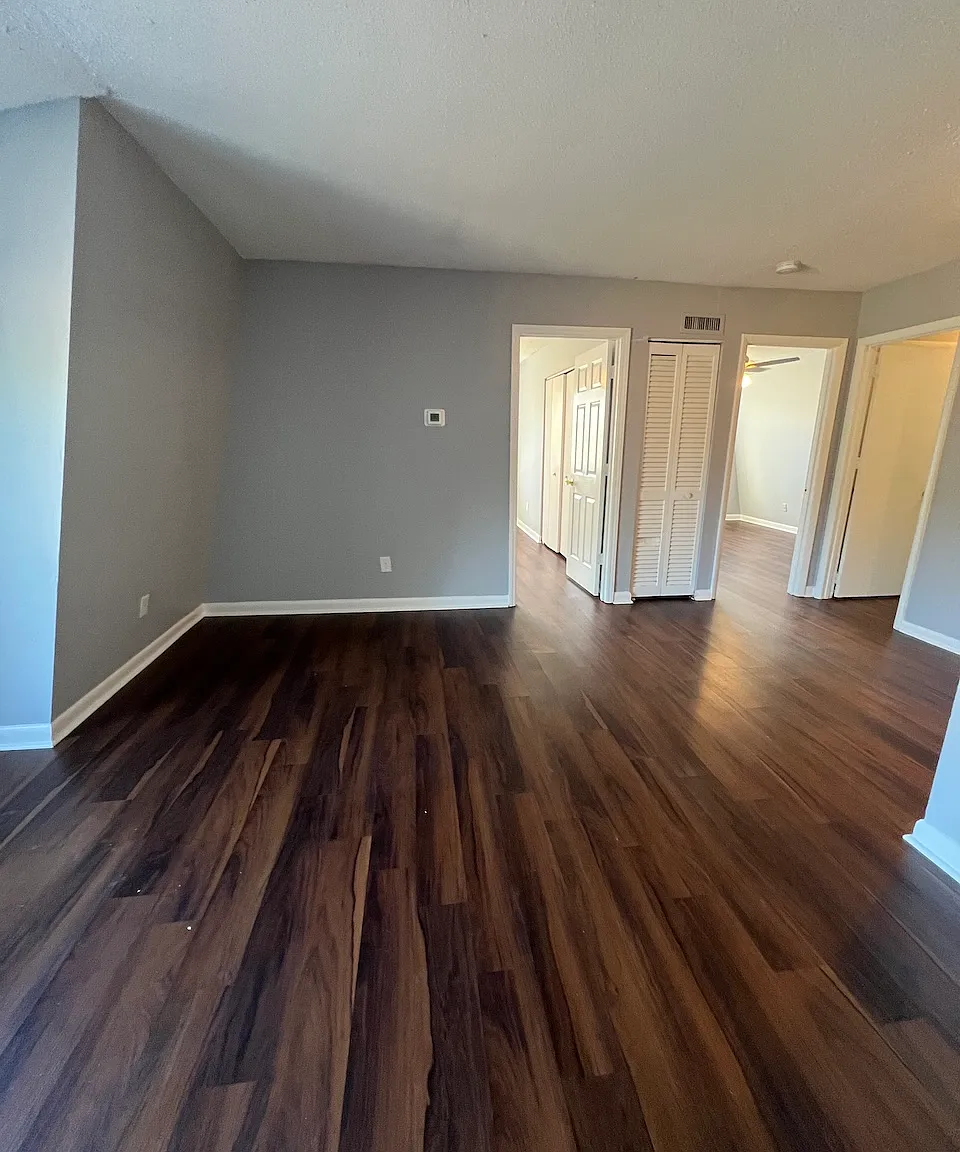 517 W Market St — Photo 4