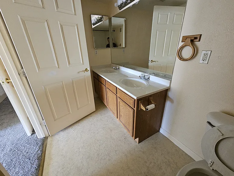 5431 S Dover St #202 — Photo 14