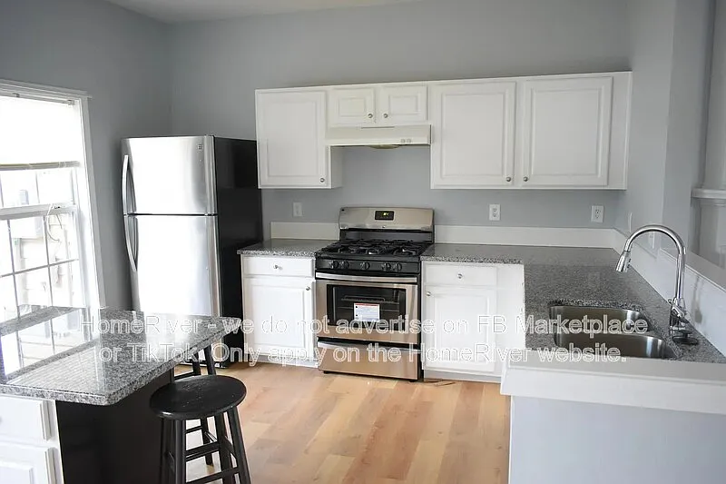 3 bed, 2.5 bath, 1260 sqft, $1,995 — Photo 2