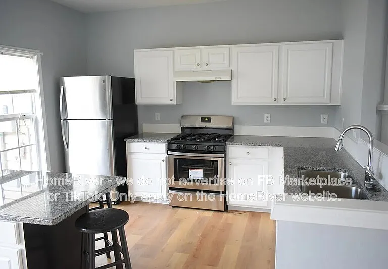 913 Prestwyck Ct — Photo 2