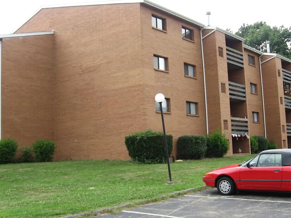 Pebble Creek Court Apartments