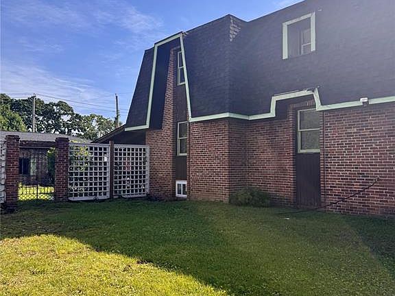3rd image of 6413-6415 Bradley Ave