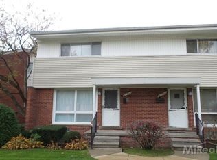 20934 Bournemouth St, Harper Woods, MI 48225