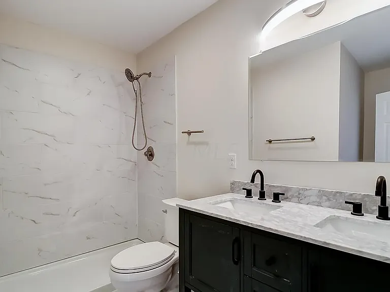 40 E Markison Ave — Photo 10