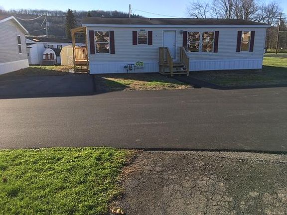 2nd image of 10 Finch Dr #10