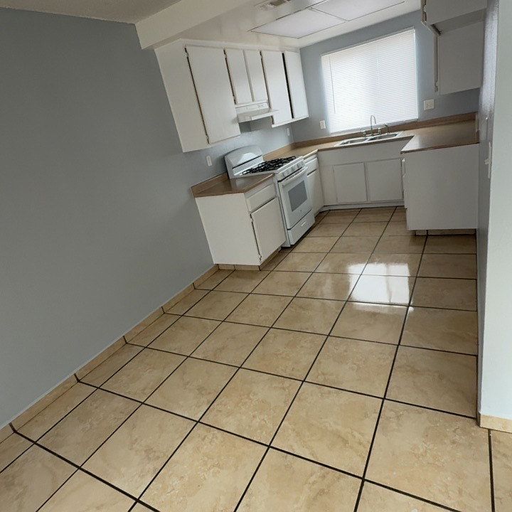 1st image of 157 N Columbia St #16