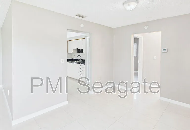 7620 NW 21st St — Photo 10