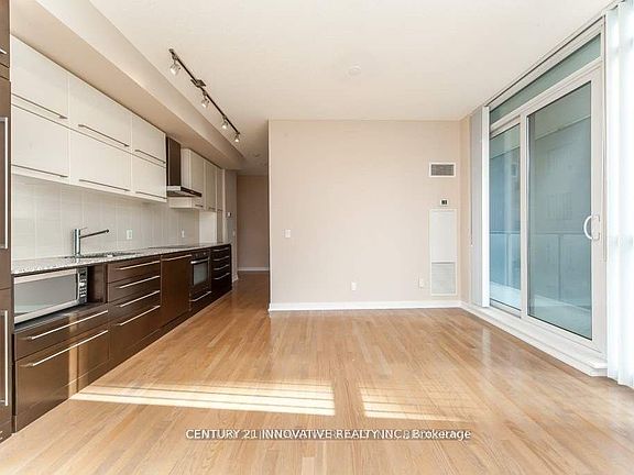 3rd image of 770 Bay St #1610