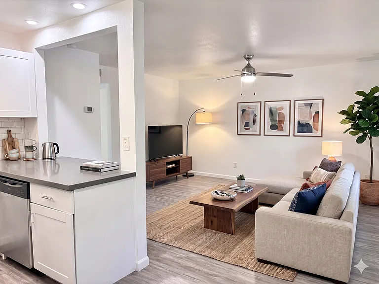 Coronado 137 — Photo 20