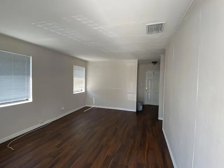 816 W 4th St — Photo 3