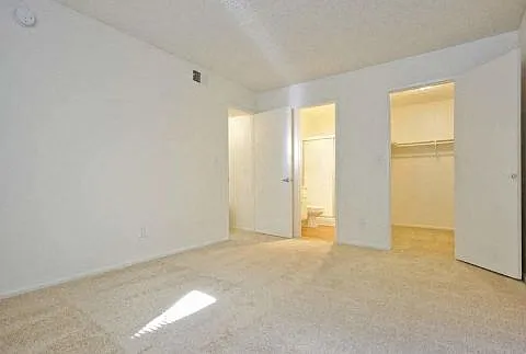Villa del Sol Apartments — Photo 14