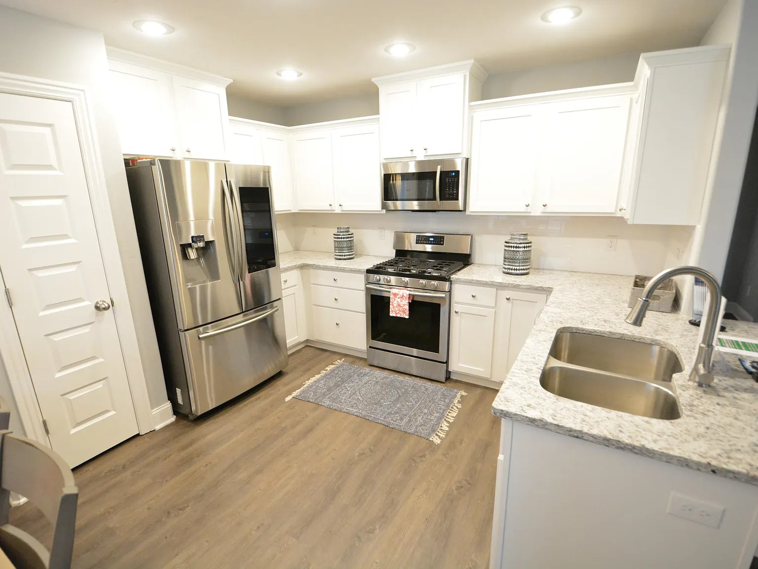 3 bed, 1593 sqft, $2,000 — Photo 2