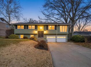 2062 Tecumseh Rd, Manhattan, KS 66502