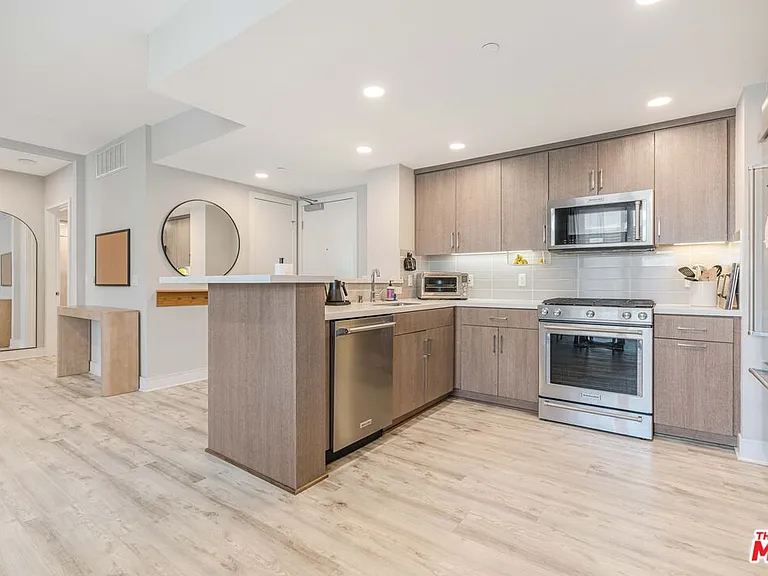 6030 S Seabluff Dr #510 — Photo 2