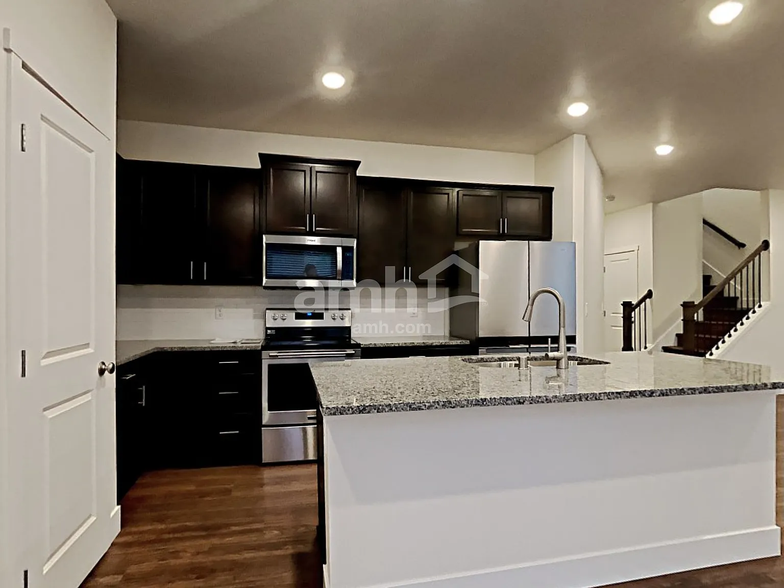 3 bed, 2.5 bath, 1697 sqft, $2,975 — Photo 4