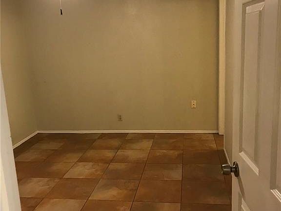 4th image of 402 Parkhill Cv