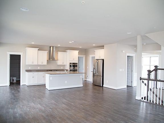 2nd image of 17918 Woods View Dr