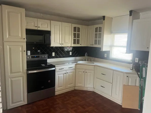 68 Universe Dr #1, Levittown, NY 11756