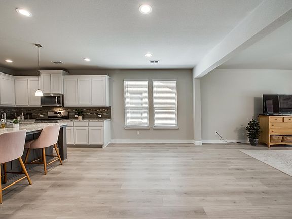 5th image of 1416 Longspur Dr