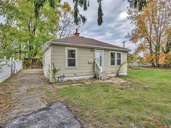 4th image of 16407 Telfair Ave