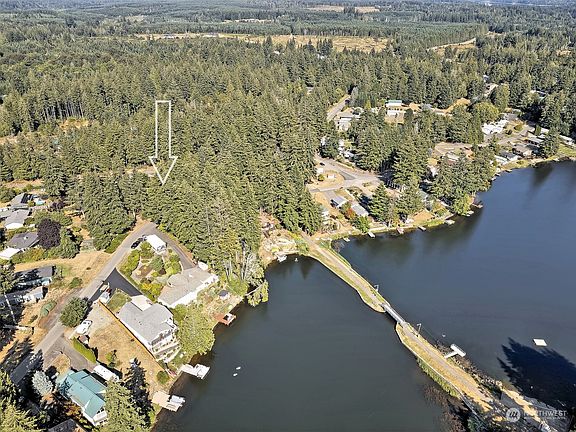 5th image of 421 SE Crescent Drive