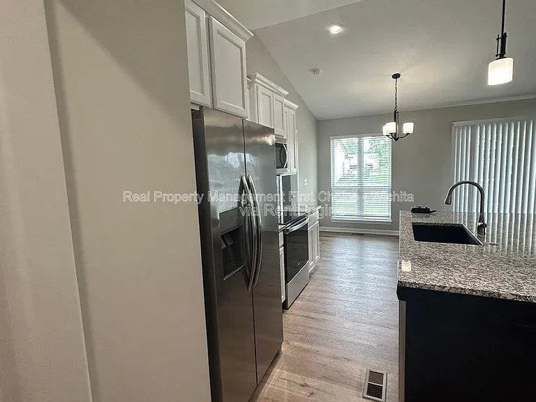 902 E Bellows St — Photo 21