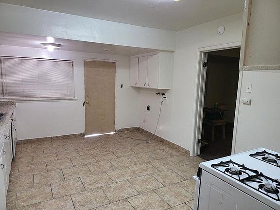 4th image of 3204 E Hammond Ave