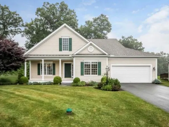 9 Black Swan Ct, Brookfield, CT 06804