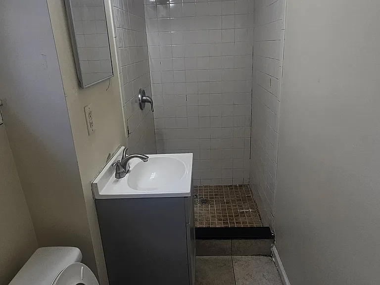 28 Terrace Ave #2F — Photo 17