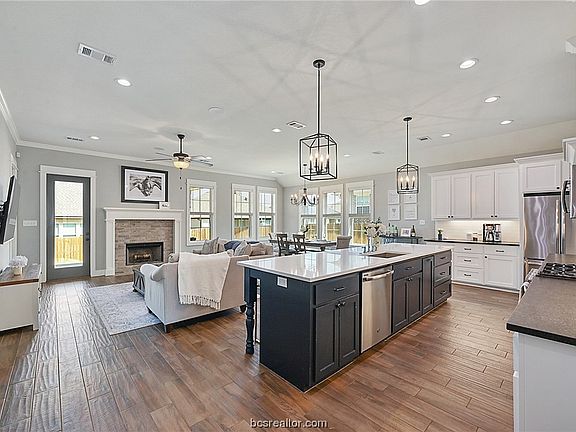 5th image of 4005 Brownway Dr