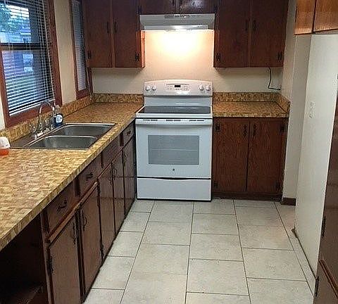 5th image of 248 Celery Ave N