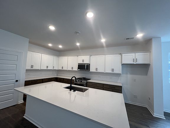 5th image of 1307 Linn Cove Ct Lot 63